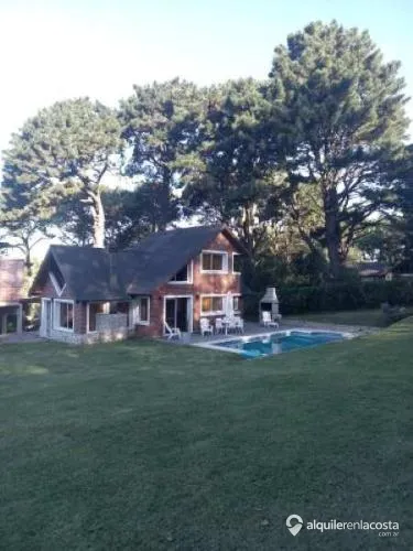 Cabaña con pileta privada y parrilla en Sierra de los Padres